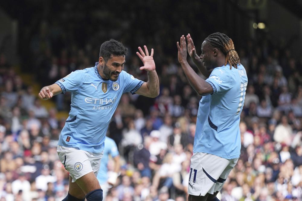 马卡：皇马没对阿隆索下最后通牒，对毕巴不是生死战